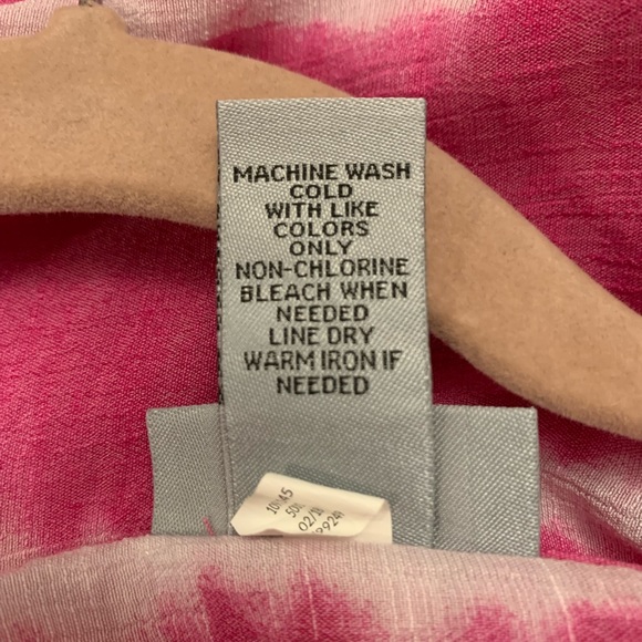 25% off listed price. Pink & white summer blouse. Airy & comfy - Picture 5 of 5